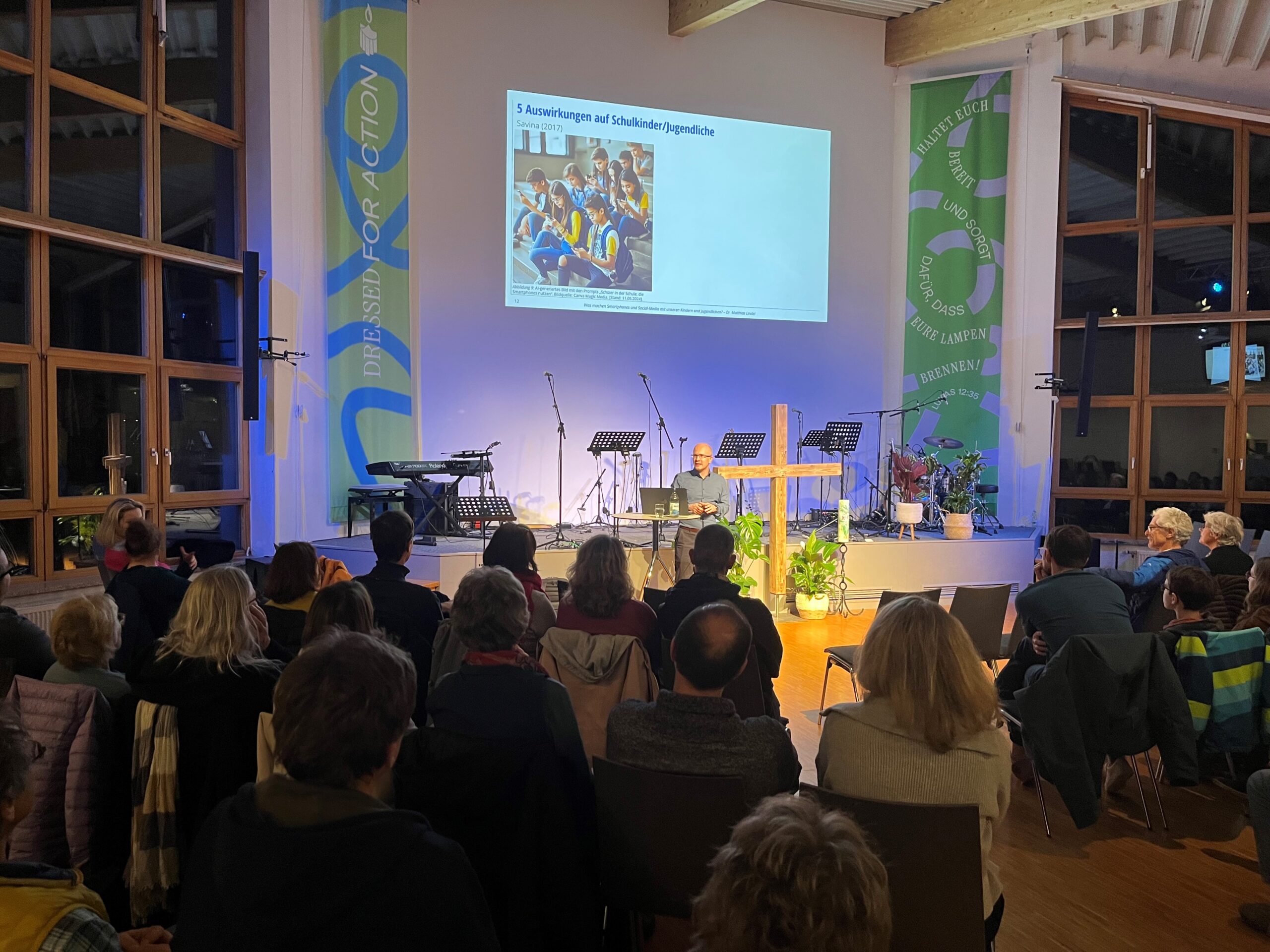 Dr. Matthias Lindel bei seinem Vortrag im Immanuel Zentrum.